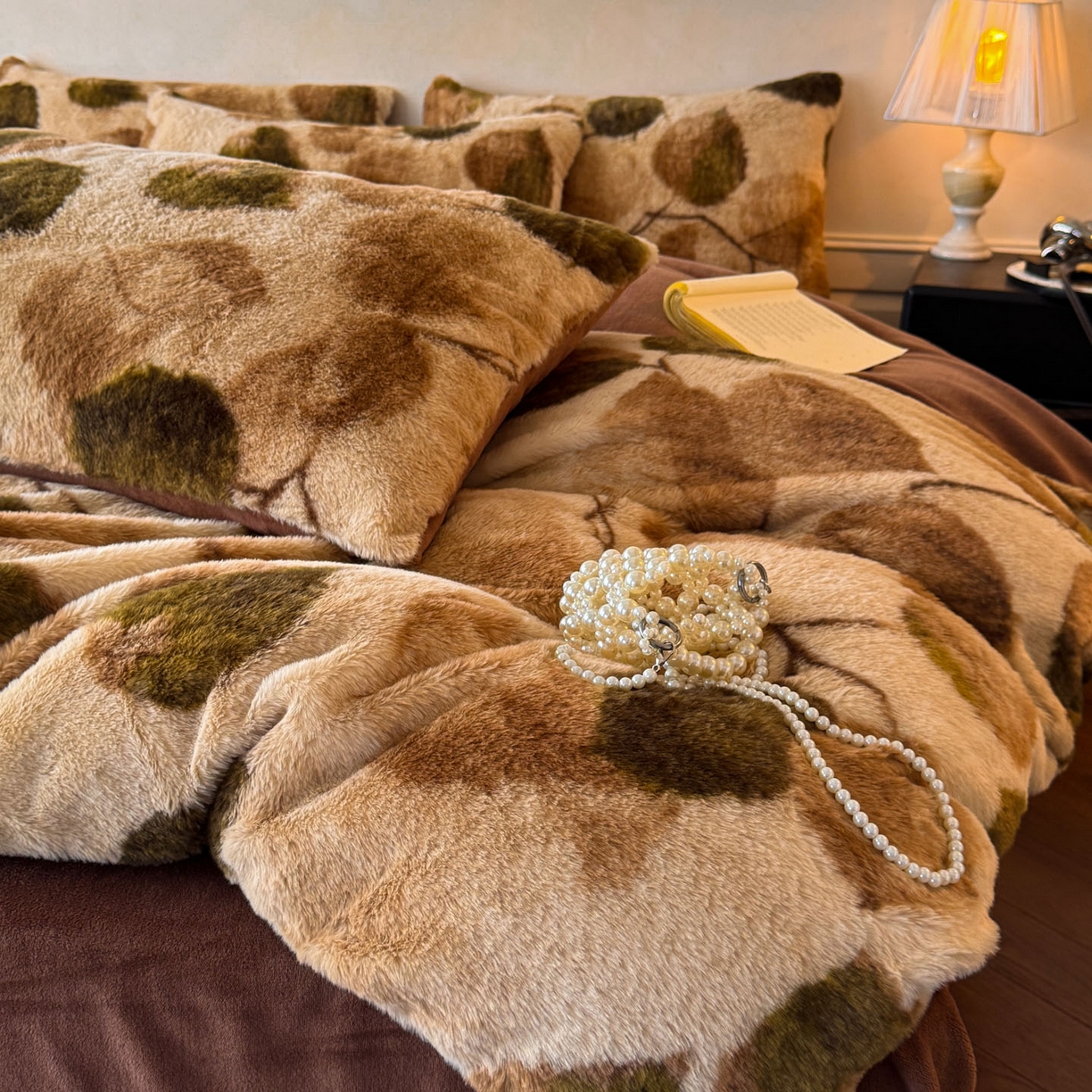 91家纺网 家纺一手货源 找家纺 吾诺家居 2025新款美拉德260克兔毛四件套数码四件套牛奶绒四件套 梦幻森林