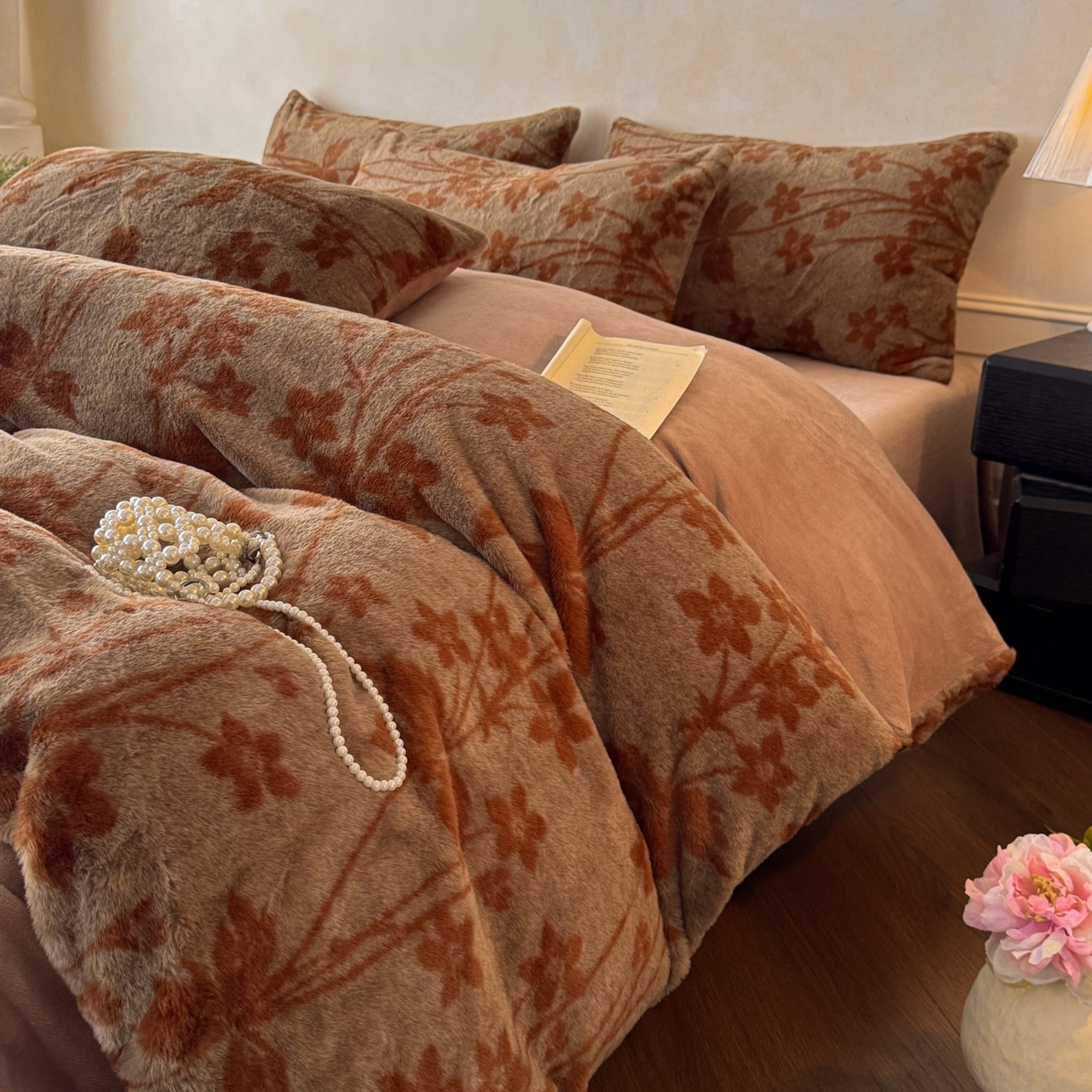 91家纺网 家纺一手货源 找家纺 吾诺家居 2025新款美拉德260克兔毛四件套数码四件套牛奶绒四件套 瑞秋-浅咖