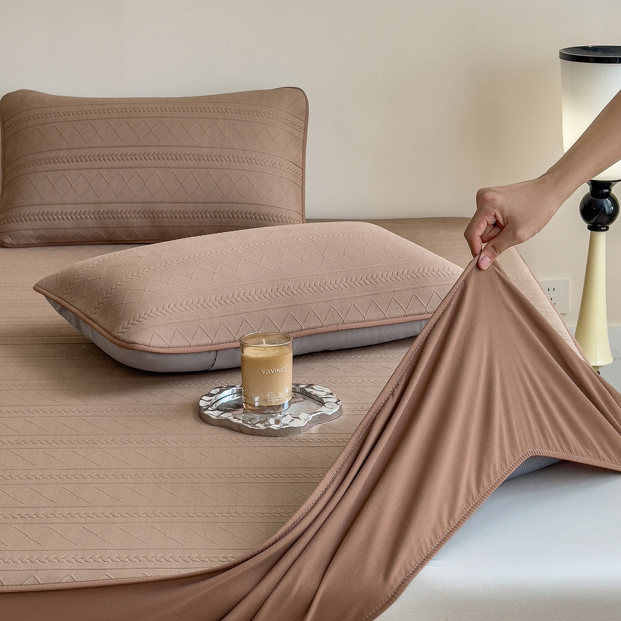 91家纺网 家纺一手货源 找家纺 宜派家纺 2025新款A类柔感彩绒棉夹棉床笠-素菱笺 素菱笺-栗壳咖