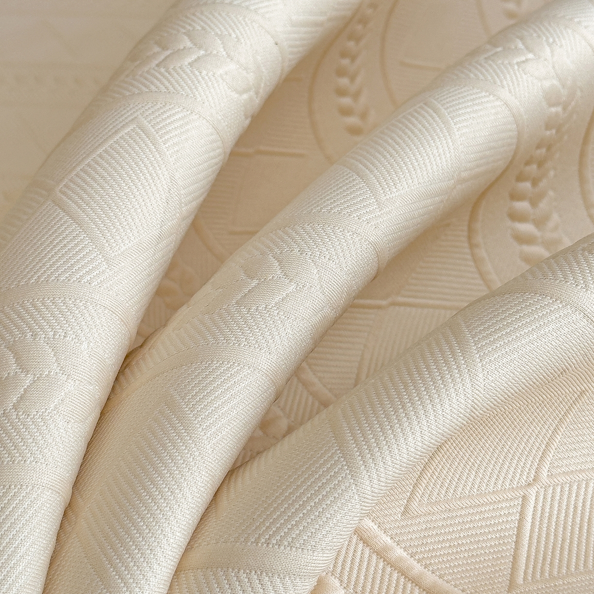 91家纺网 家纺一手货源 找家纺 宜派家纺 2025新款A类柔感彩绒棉夹棉床笠-素菱笺 素菱笺-麦米黄