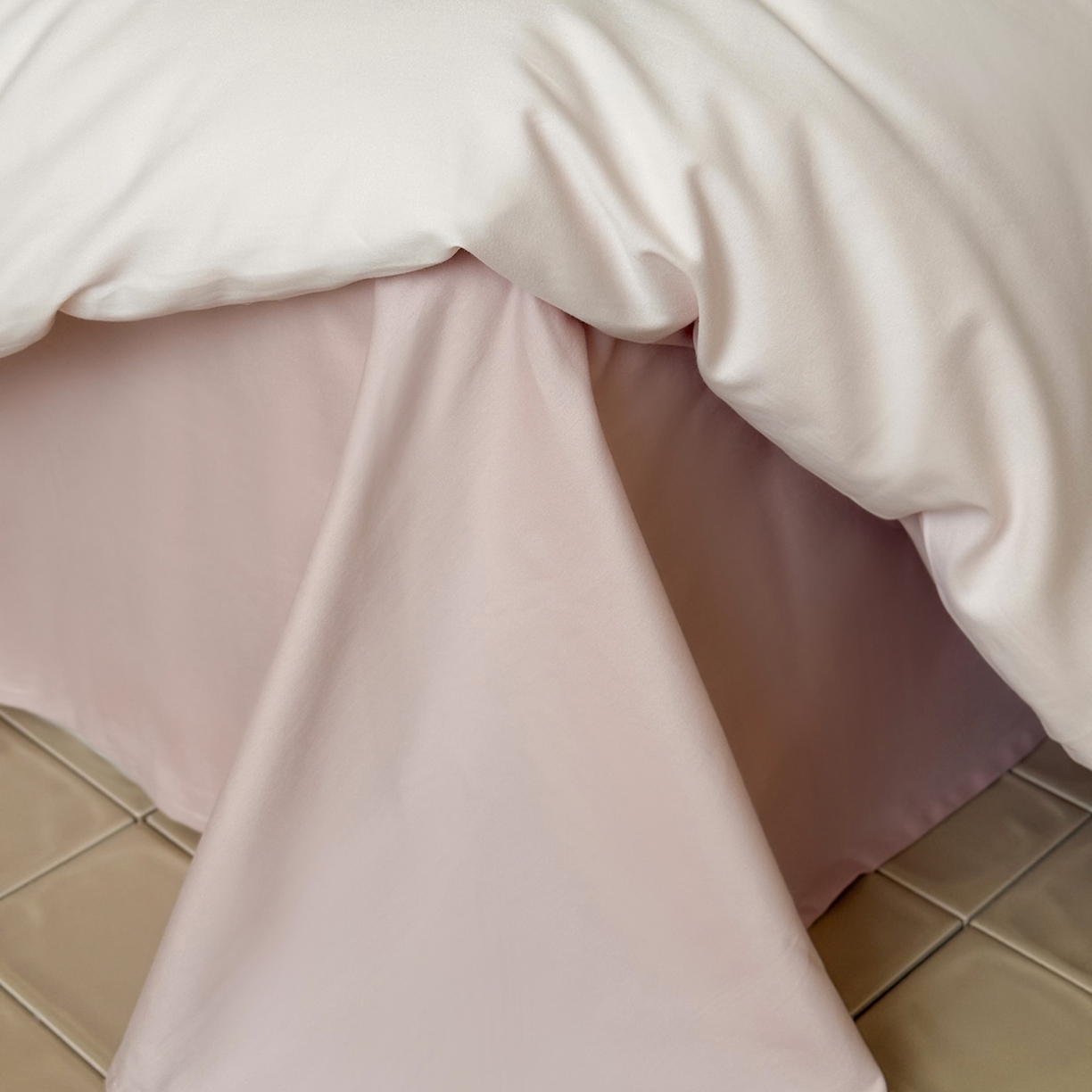 91家纺网 家纺一手货源 找家纺 （总）鹿班家居 2025新款秋冬款100S全棉磨毛毛巾绣系列四件套-花园小熊（标准会员-20元）