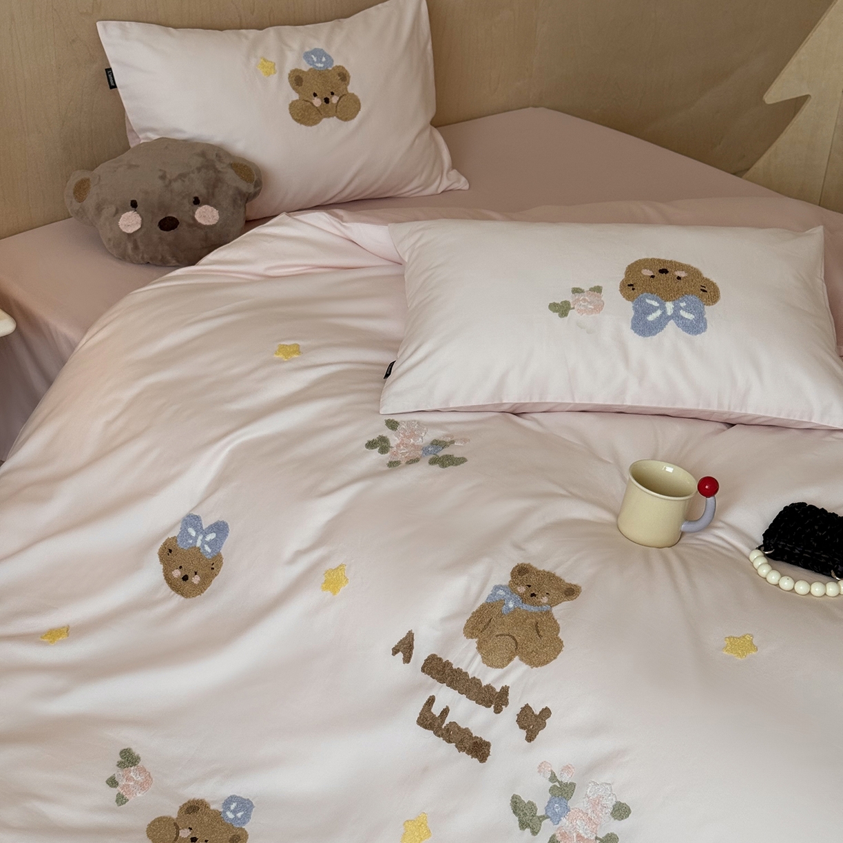 鹿班家居 2025新款秋冬款100S全棉磨毛毛巾绣系列四件套-花园小熊（标准会员-20元） 粉色