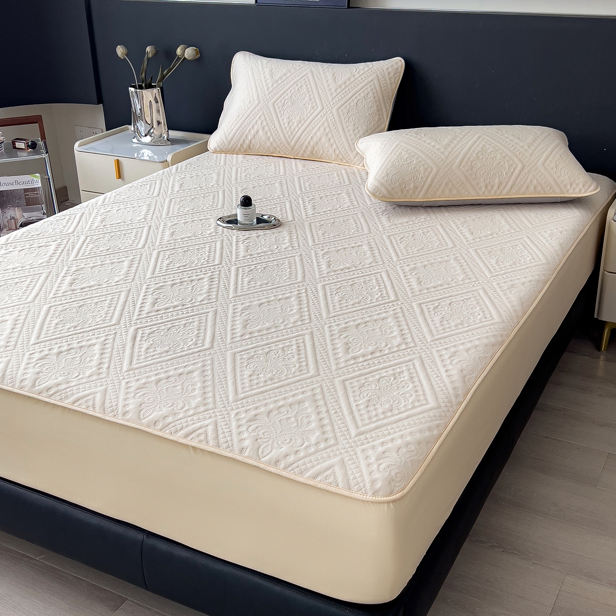 91家纺网 家纺一手货源 找家纺 宜派家纺 2025新款A类柔感彩绒棉夹棉床笠-菱影蔓花 菱影蔓花-沙砾米