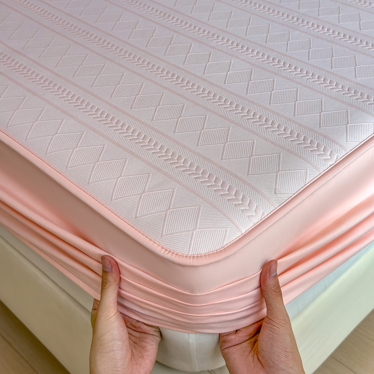 91家纺网 家纺一手货源 找家纺 宜派家纺 2025新款A类柔感彩绒棉夹棉床笠-素菱笺 素菱笺-桃雾粉