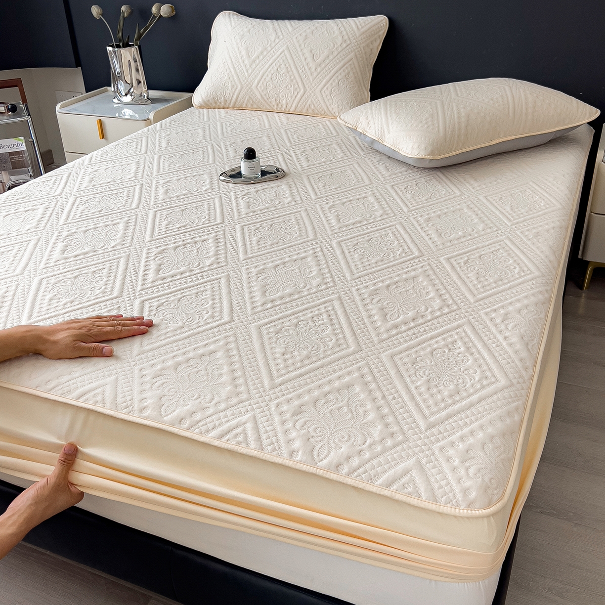 91家纺网 家纺一手货源 找家纺 宜派家纺 2025新款A类柔感彩绒棉夹棉床笠-菱影蔓花 菱影蔓花-沙砾米