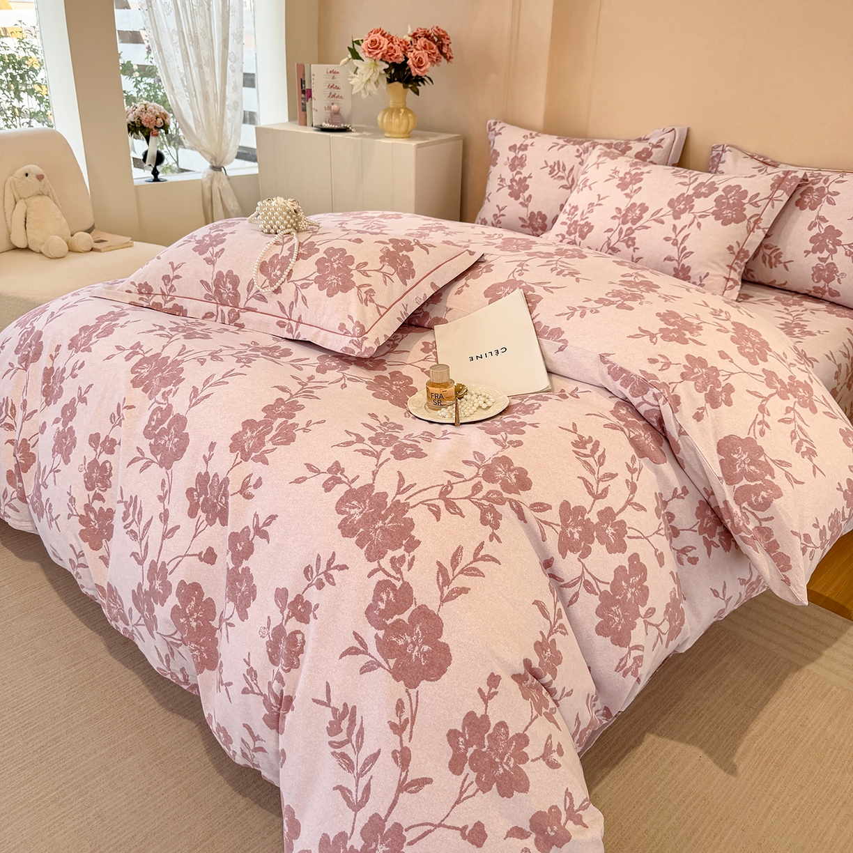 91家纺网 家纺一手货源 找家纺 壹贝家纺 2025新款A类100%全棉加厚磨毛四件套系列 梅花印-粉