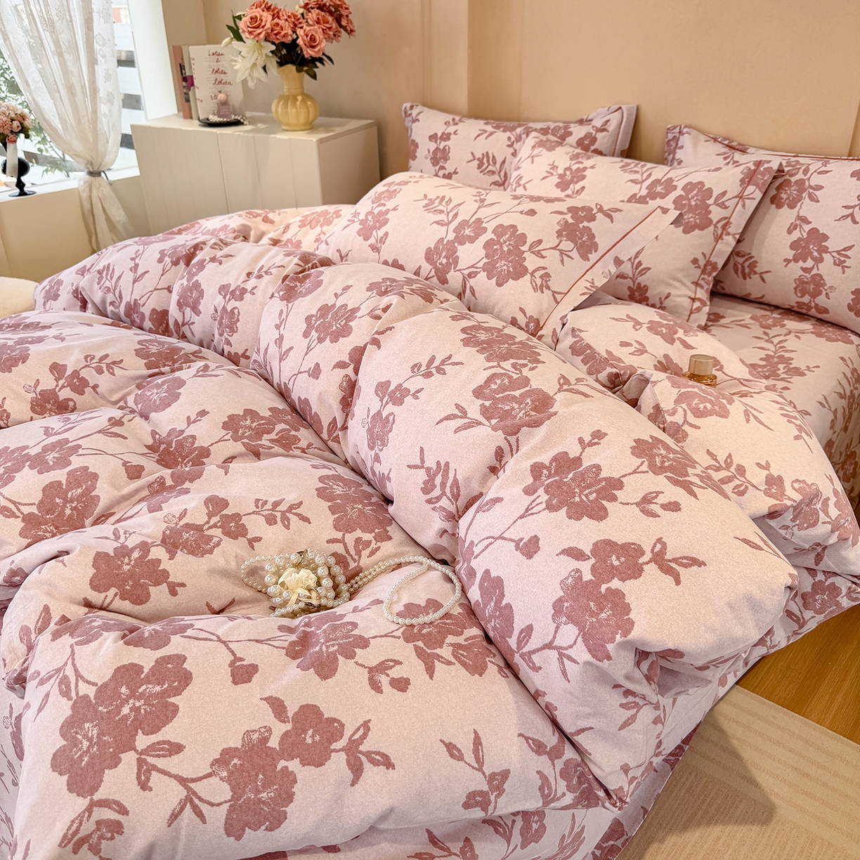 91家纺网 家纺一手货源 找家纺 壹贝家纺 2025新款A类100%全棉加厚磨毛四件套系列 梅花印-粉