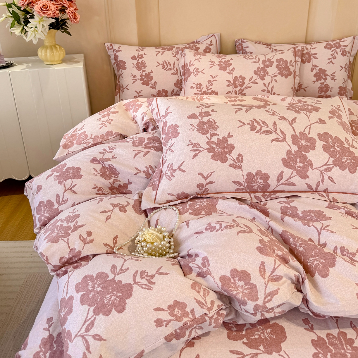 91家纺网 家纺一手货源 找家纺 壹贝家纺 2025新款A类100%全棉加厚磨毛四件套系列 梅花印-粉