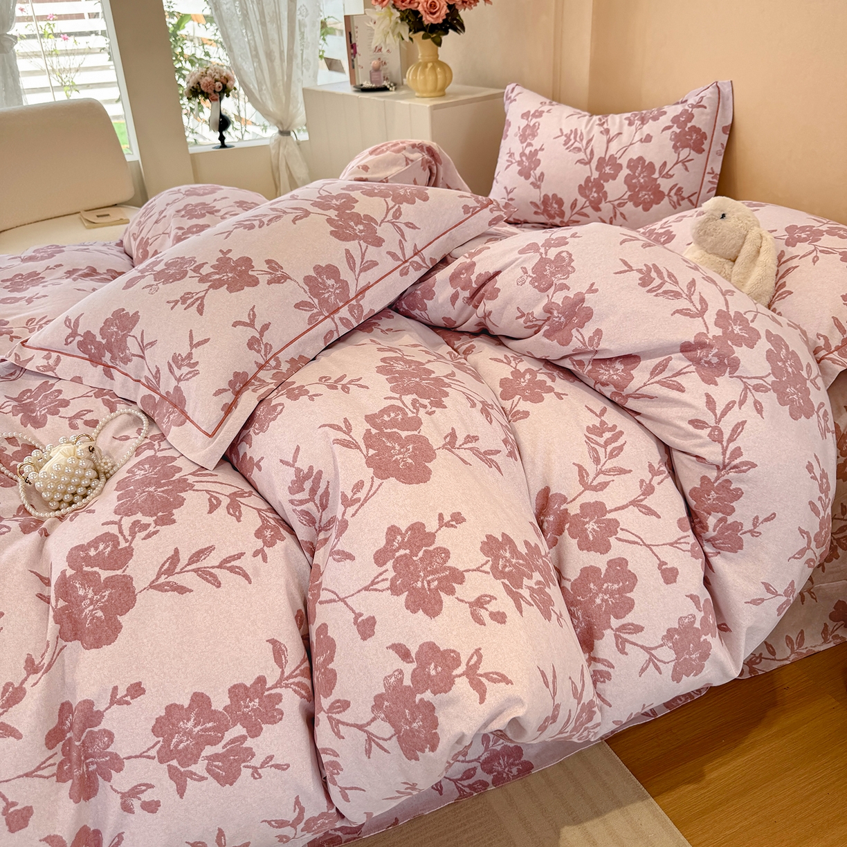 91家纺网 家纺一手货源 找家纺 壹贝家纺 2025新款A类100%全棉加厚磨毛四件套系列 梅花印-粉