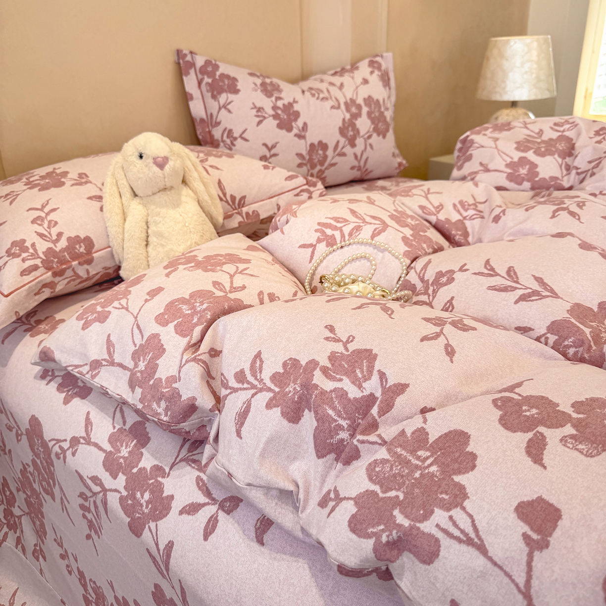 91家纺网 家纺一手货源 找家纺 壹贝家纺 2025新款A类100%全棉加厚磨毛四件套系列 梅花印-粉