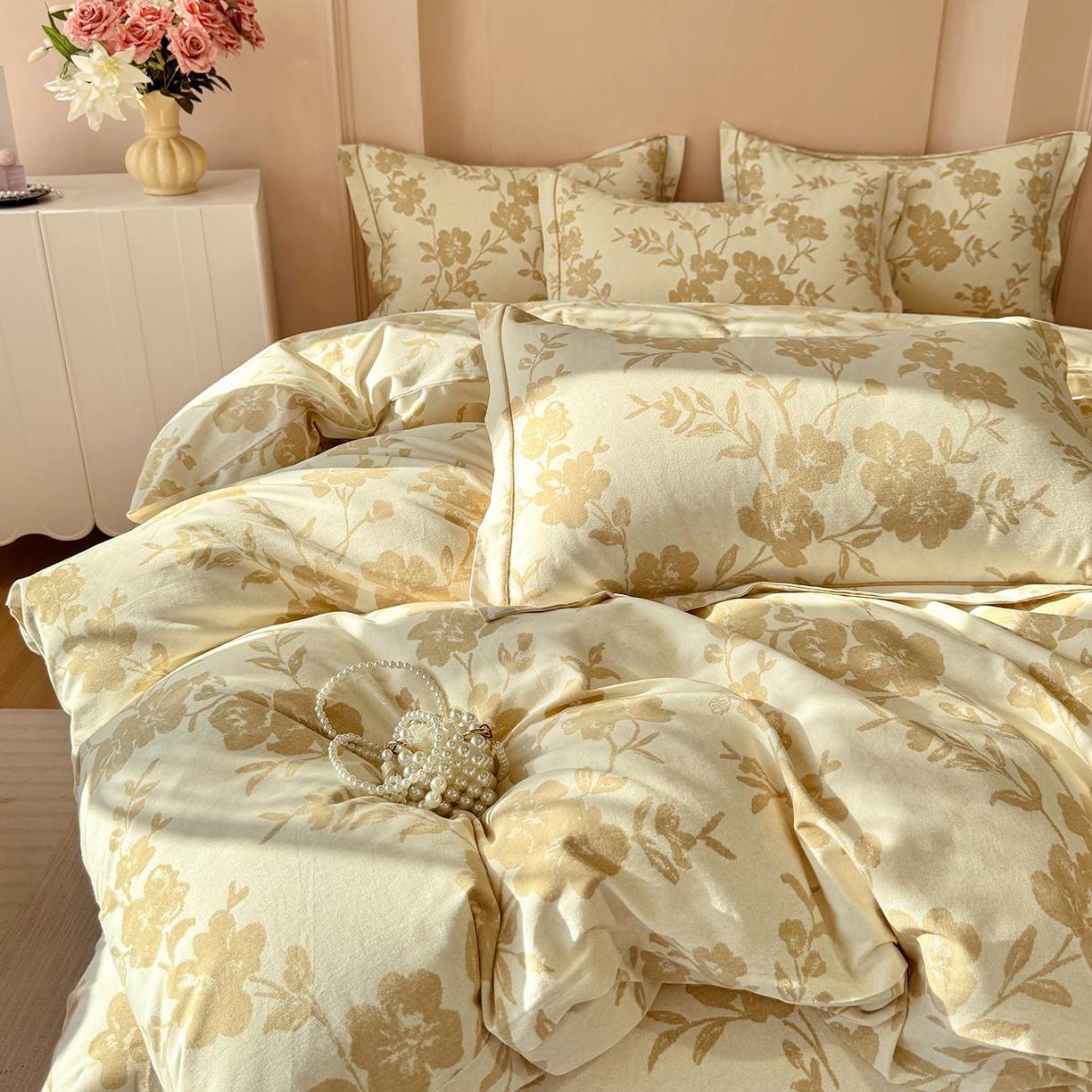 91家纺网 家纺一手货源 找家纺 壹贝家纺 2025新款A类100%全棉加厚磨毛四件套系列 梅花印-黄