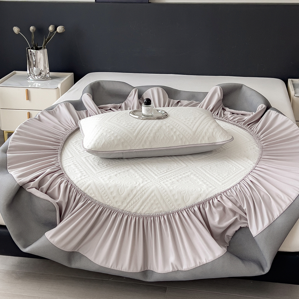 91家纺网 家纺一手货源 找家纺 宜派家纺 2025新款A类柔感彩绒棉夹棉床笠-菱影蔓花 菱影蔓花-珠光白