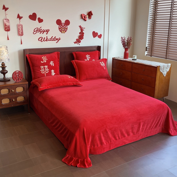 91家纺网 家纺一手货源 找家纺 （总）紫乐家纺 2025新款全消光牛奶绒大红婚庆绣花四件套床单款床笠款六件套