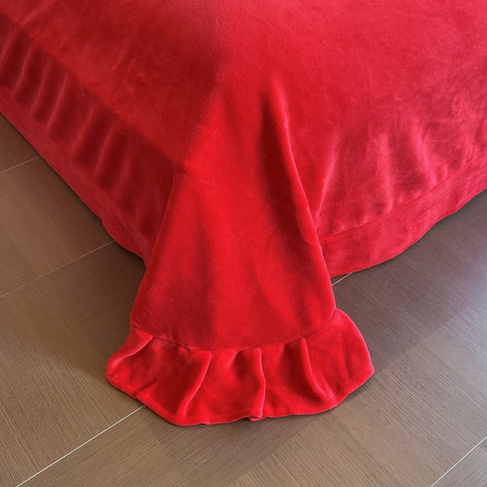 91家纺网 家纺一手货源 找家纺 紫乐家纺 2025新款全消光牛奶绒大红婚庆绣花四件套床单款床笠款六件套 家有喜事