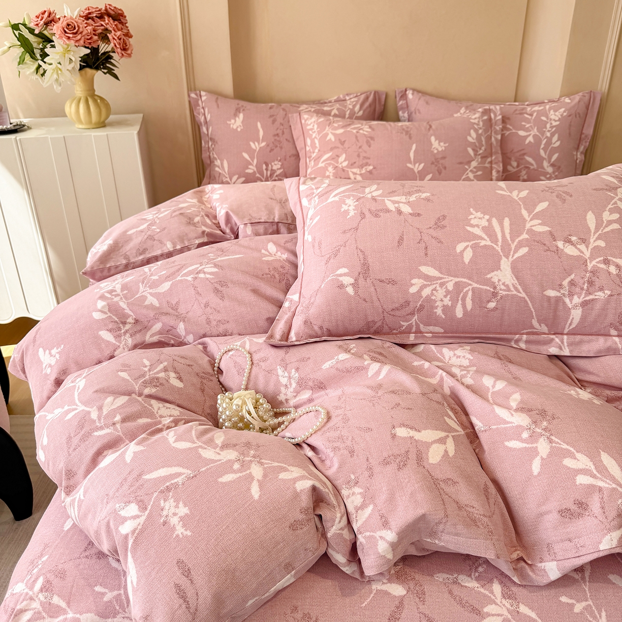 91家纺网 家纺一手货源 找家纺 壹贝家纺 2025新款A类100%全棉加厚磨毛四件套系列 春和景明-粉