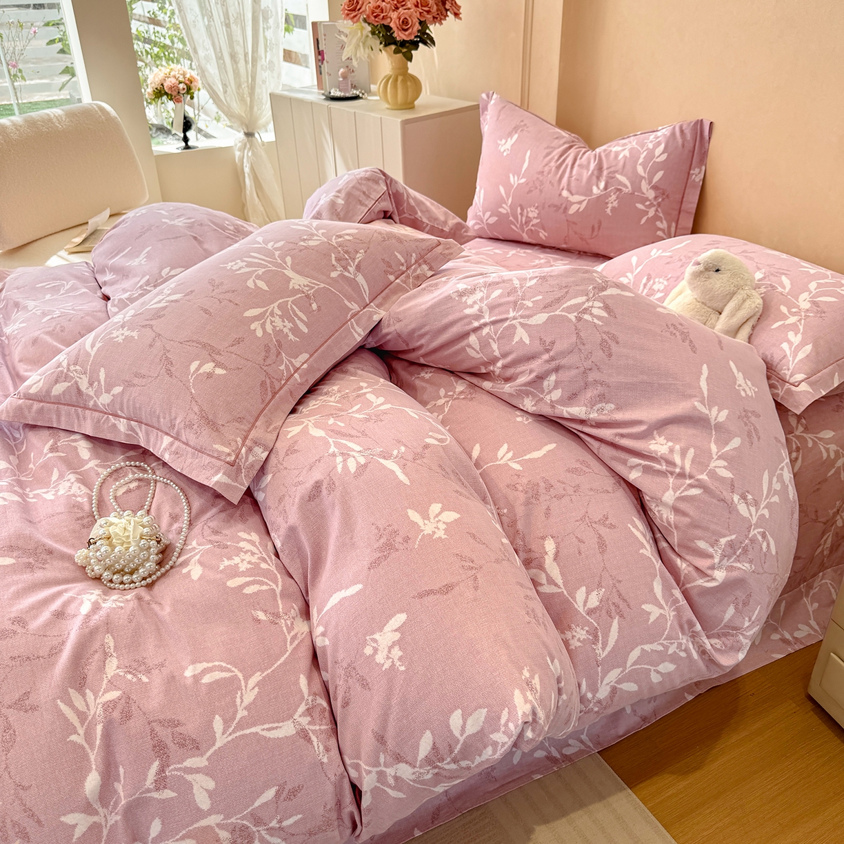 91家纺网 家纺一手货源 找家纺 壹贝家纺 2025新款A类100%全棉加厚磨毛四件套系列 春和景明-粉