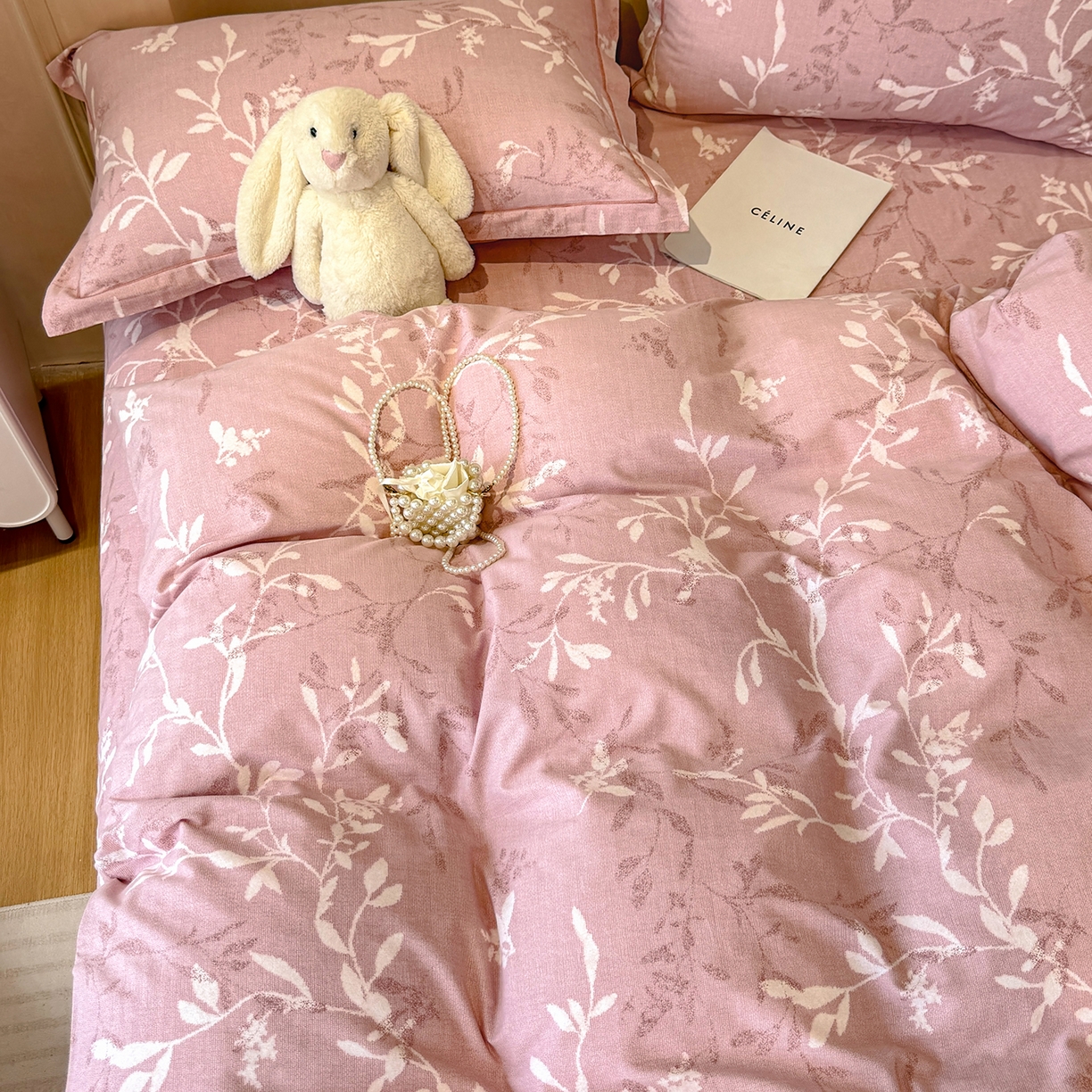 91家纺网 家纺一手货源 找家纺 壹贝家纺 2025新款A类100%全棉加厚磨毛四件套系列 春和景明-粉