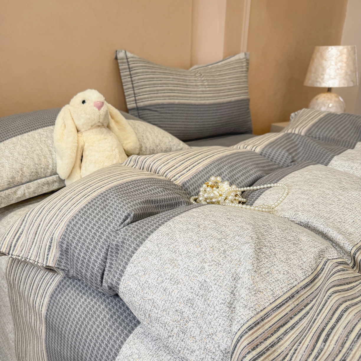 91家纺网 家纺一手货源 找家纺 壹贝家纺 2025新款A类100%全棉加厚磨毛四件套系列 亚马-灰