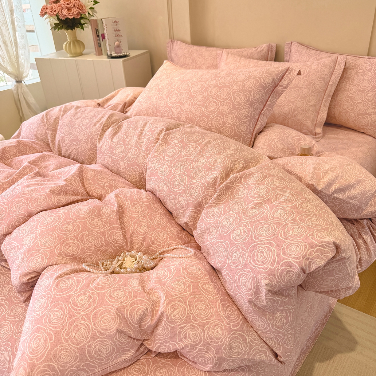 91家纺网 家纺一手货源 找家纺 壹贝家纺 2025新款A类100%全棉加厚磨毛四件套系列 玫瑰情缘-粉