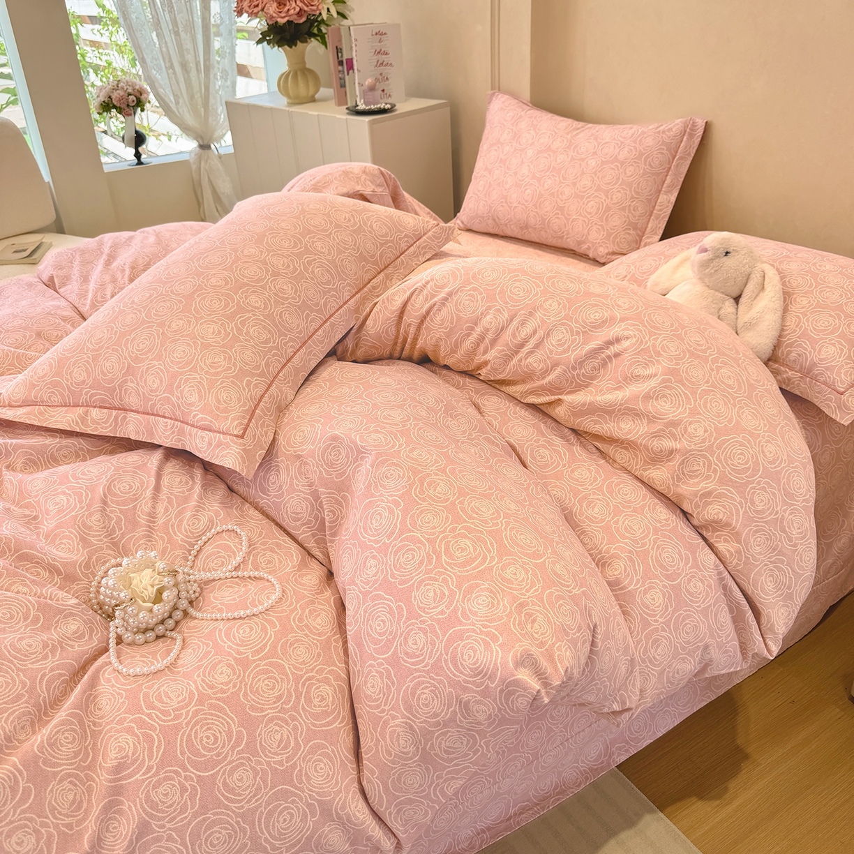 91家纺网 家纺一手货源 找家纺 壹贝家纺 2025新款A类100%全棉加厚磨毛四件套系列 玫瑰情缘-粉