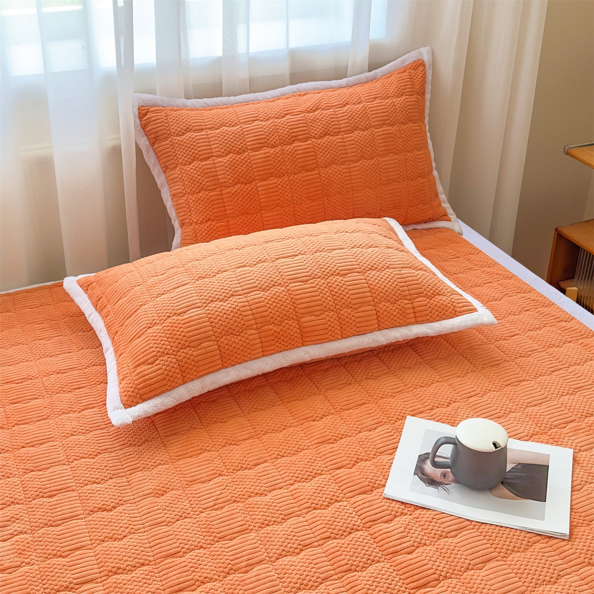 91家纺网 家纺一手货源 找家纺 恒爱家纺 2025新款牛奶绒提花床垫床褥 爱玛橙