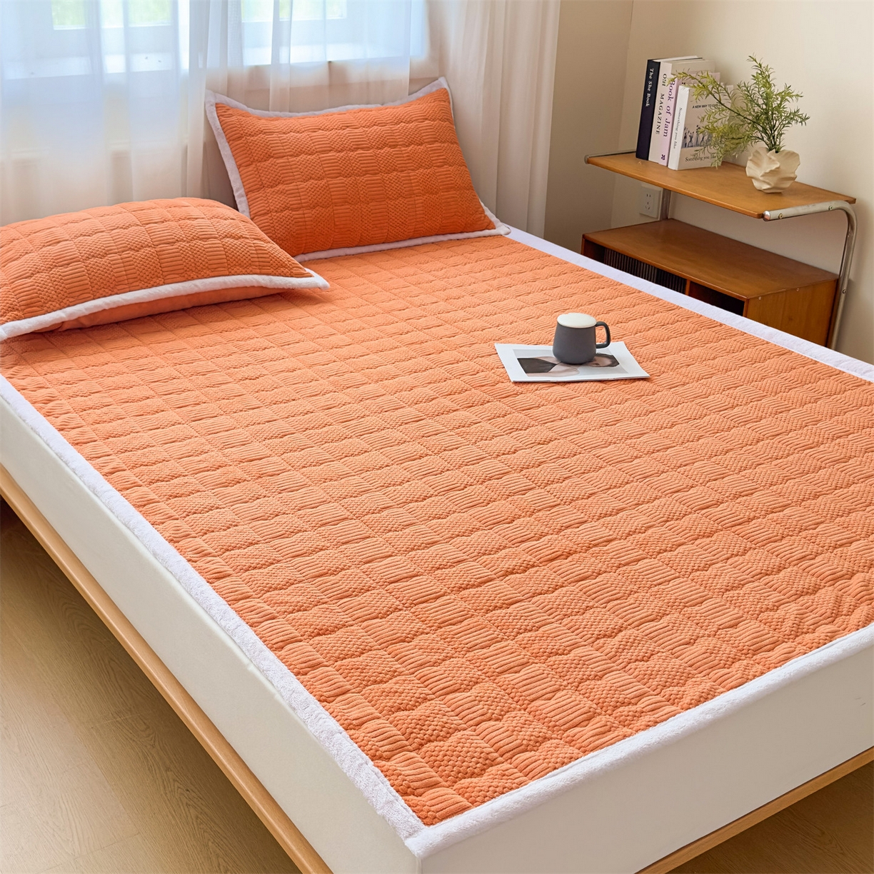 91家纺网 家纺一手货源 找家纺 恒爱家纺 2025新款牛奶绒提花床垫床褥 爱玛橙