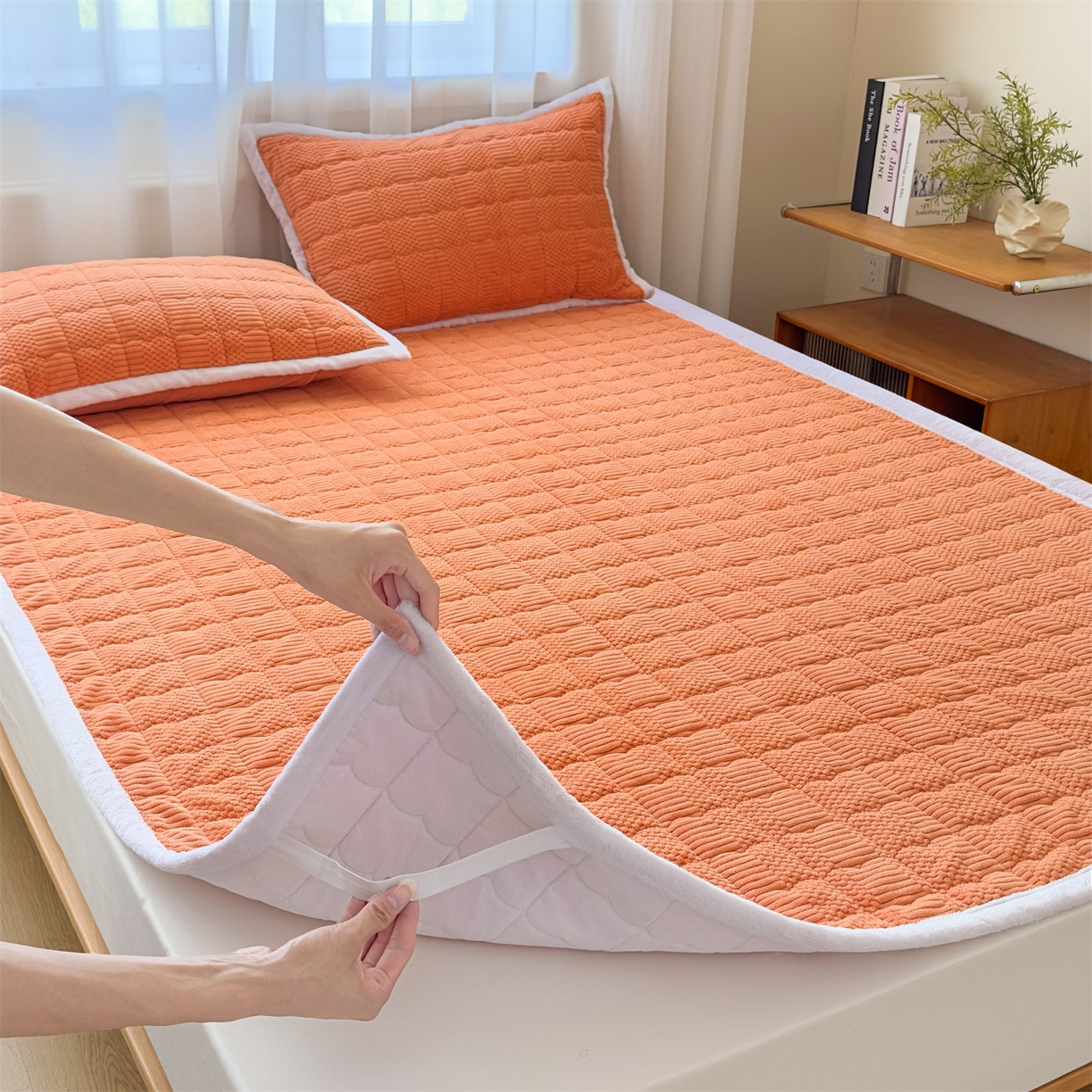 91家纺网 家纺一手货源 找家纺 恒爱家纺 2025新款牛奶绒提花床垫床褥 爱玛橙