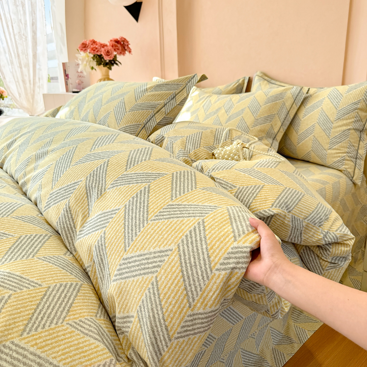 91家纺网 家纺一手货源 找家纺 壹贝家纺 2025新款A类100%全棉加厚磨毛四件套系列 施华-灰