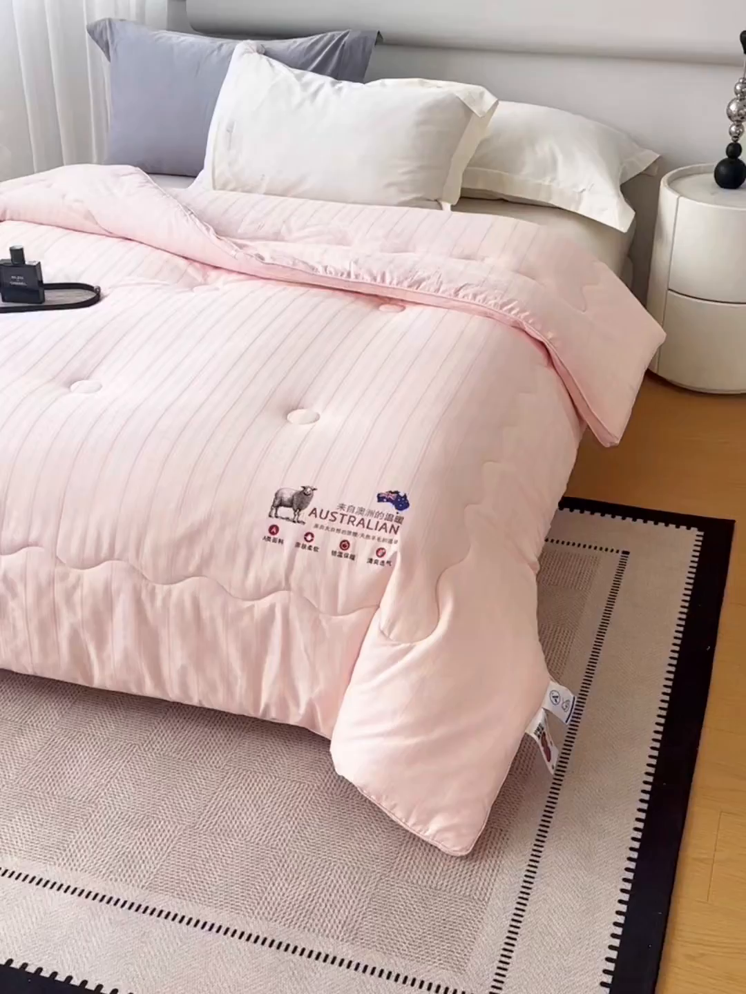 91家纺网 家纺一手货源 找家纺 紫乐家纺 2025新款5%澳毛全棉浮雕提花羊毛被被子被芯春秋被加厚保暖冬被 玉色