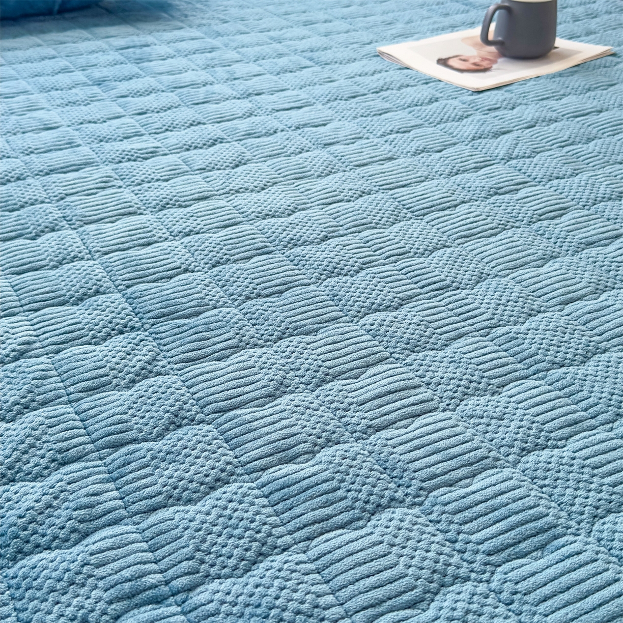 91家纺网 家纺一手货源 找家纺 恒爱家纺 2025新款牛奶绒提花床垫床褥 宾利蓝