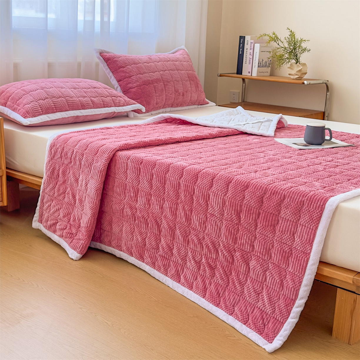 91家纺网 家纺一手货源 找家纺 恒爱家纺 2025新款牛奶绒提花床垫床褥 豆沙红