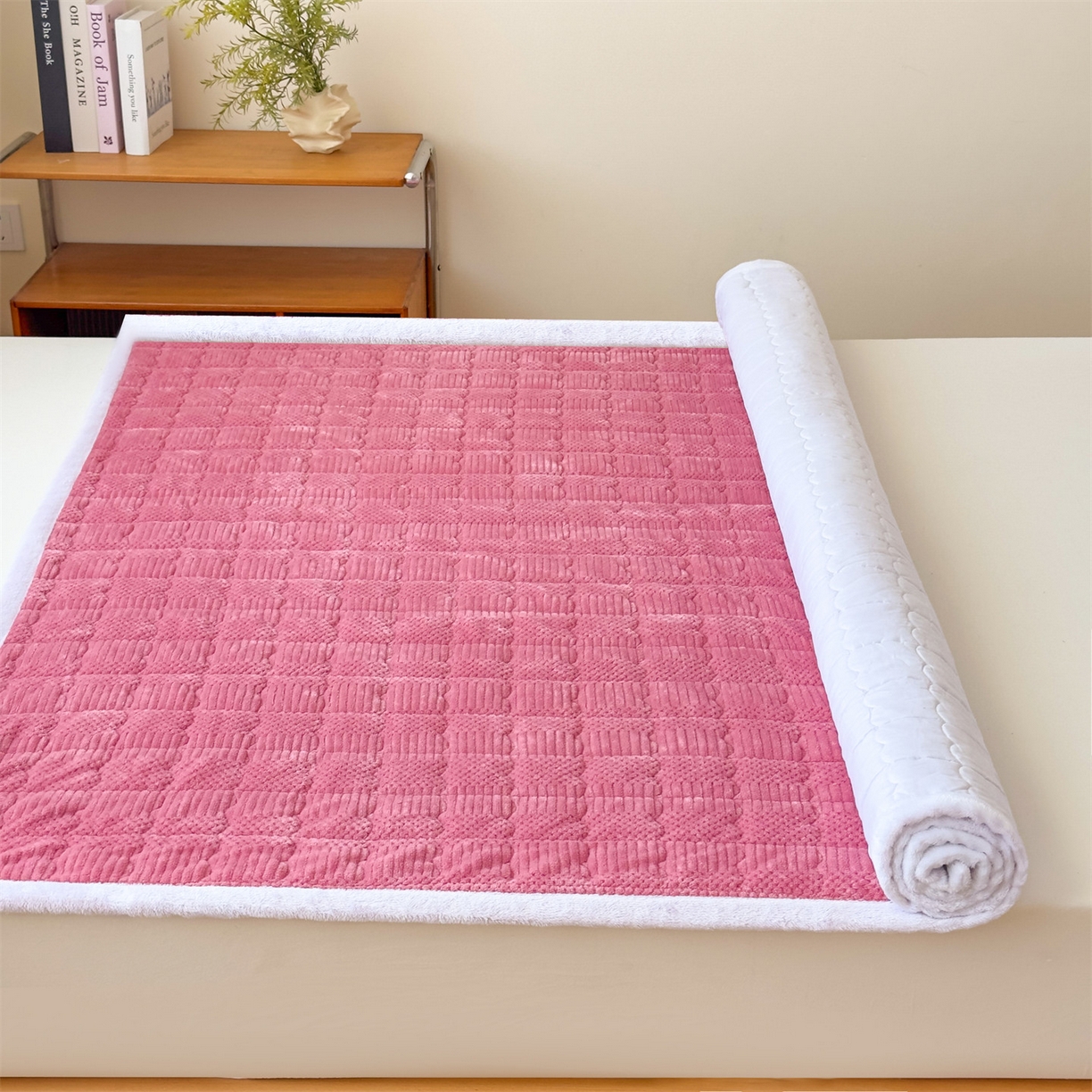 91家纺网 家纺一手货源 找家纺 恒爱家纺 2025新款牛奶绒提花床垫床褥 豆沙红