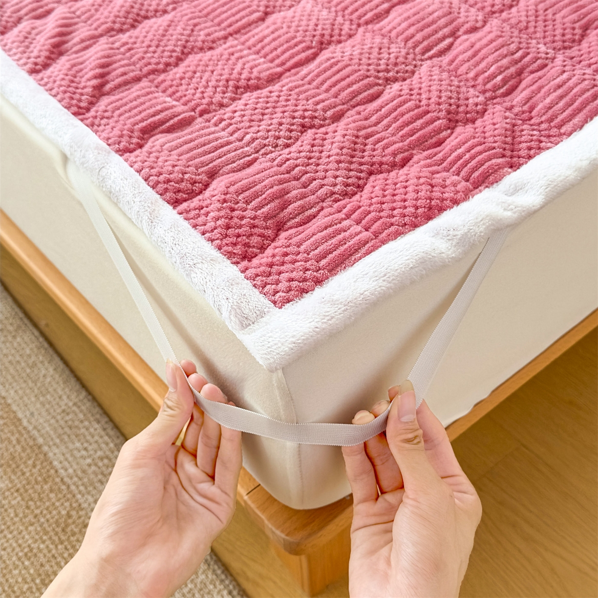 91家纺网 家纺一手货源 找家纺 恒爱家纺 2025新款牛奶绒提花床垫床褥 豆沙红