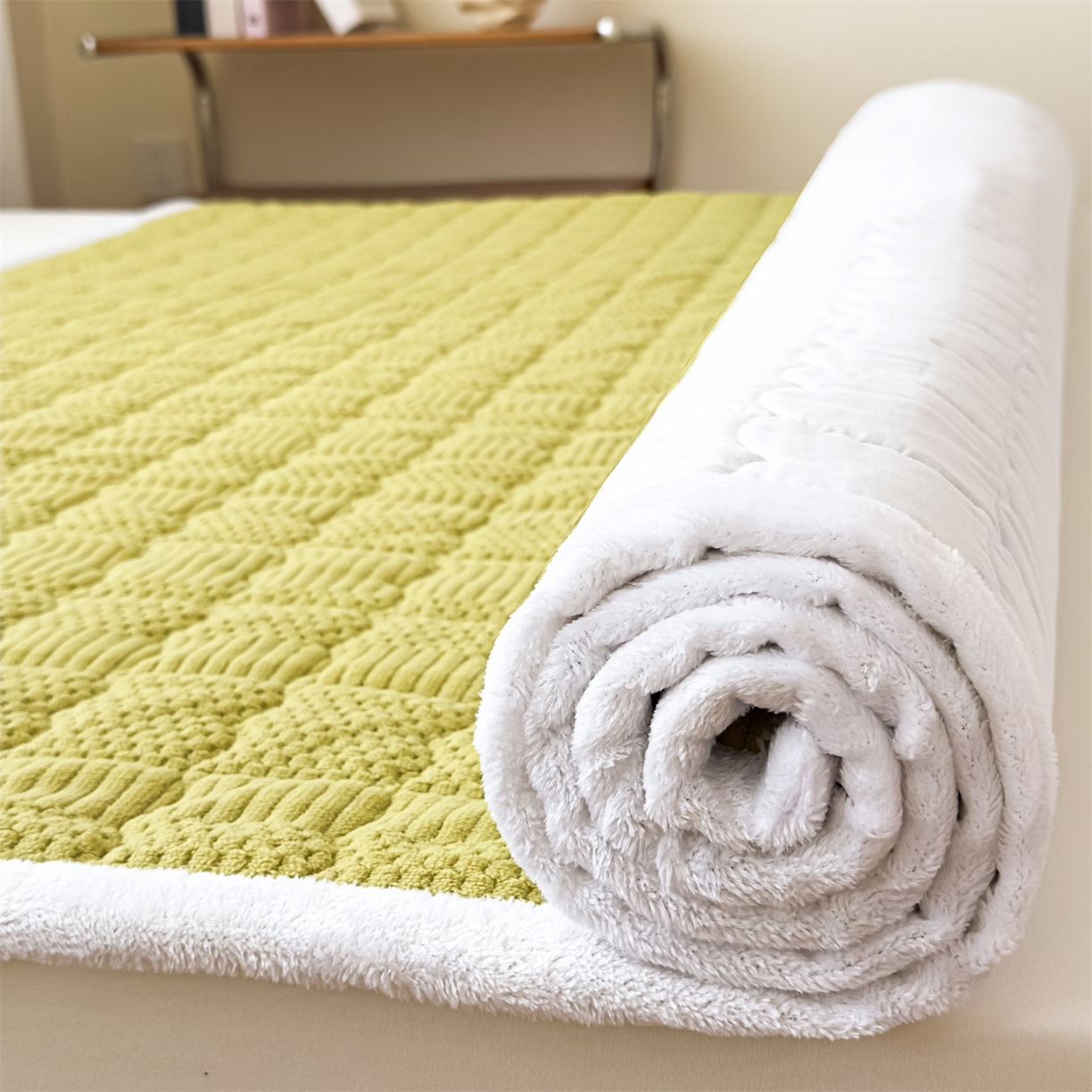 91家纺网 家纺一手货源 找家纺 恒爱家纺 2025新款牛奶绒提花床垫床褥 芥末黄