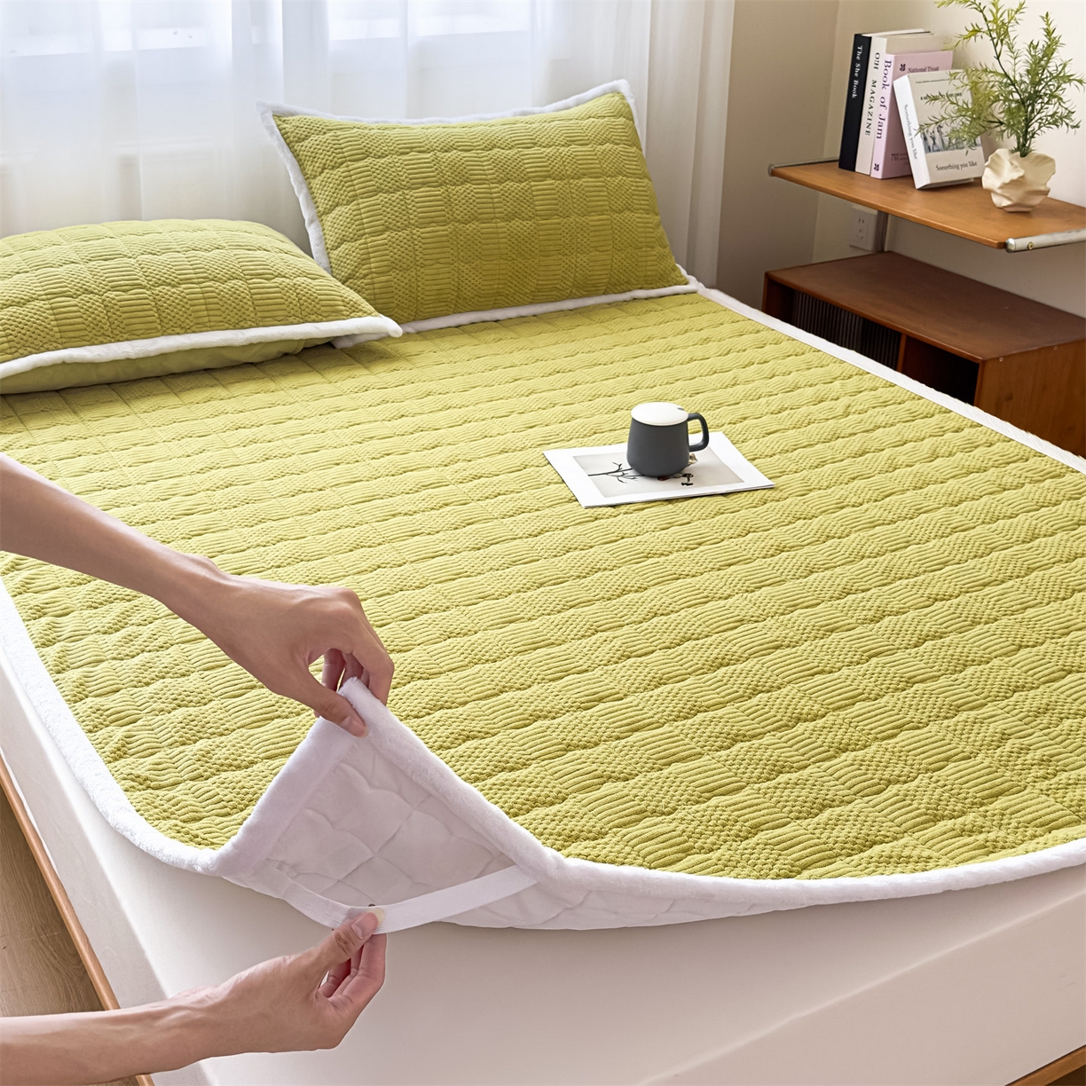 91家纺网 家纺一手货源 找家纺 恒爱家纺 2025新款牛奶绒提花床垫床褥 芥末黄