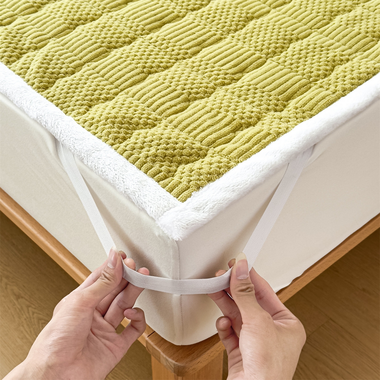 91家纺网 家纺一手货源 找家纺 恒爱家纺 2025新款牛奶绒提花床垫床褥 芥末黄