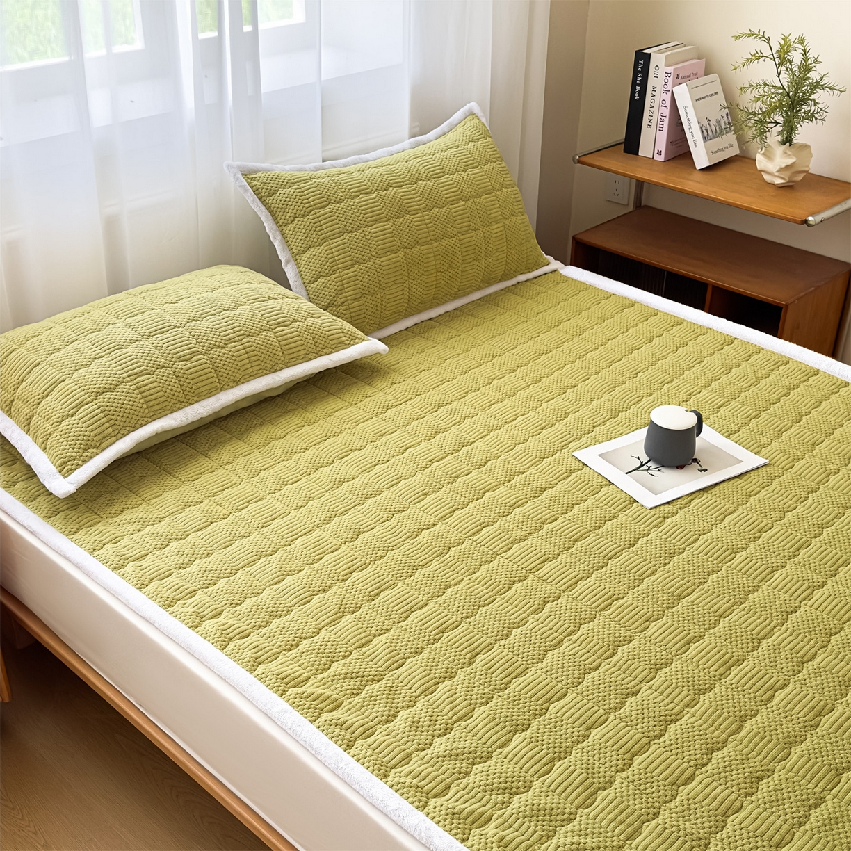 91家纺网 家纺一手货源 找家纺 恒爱家纺 2025新款牛奶绒提花床垫床褥 芥末黄