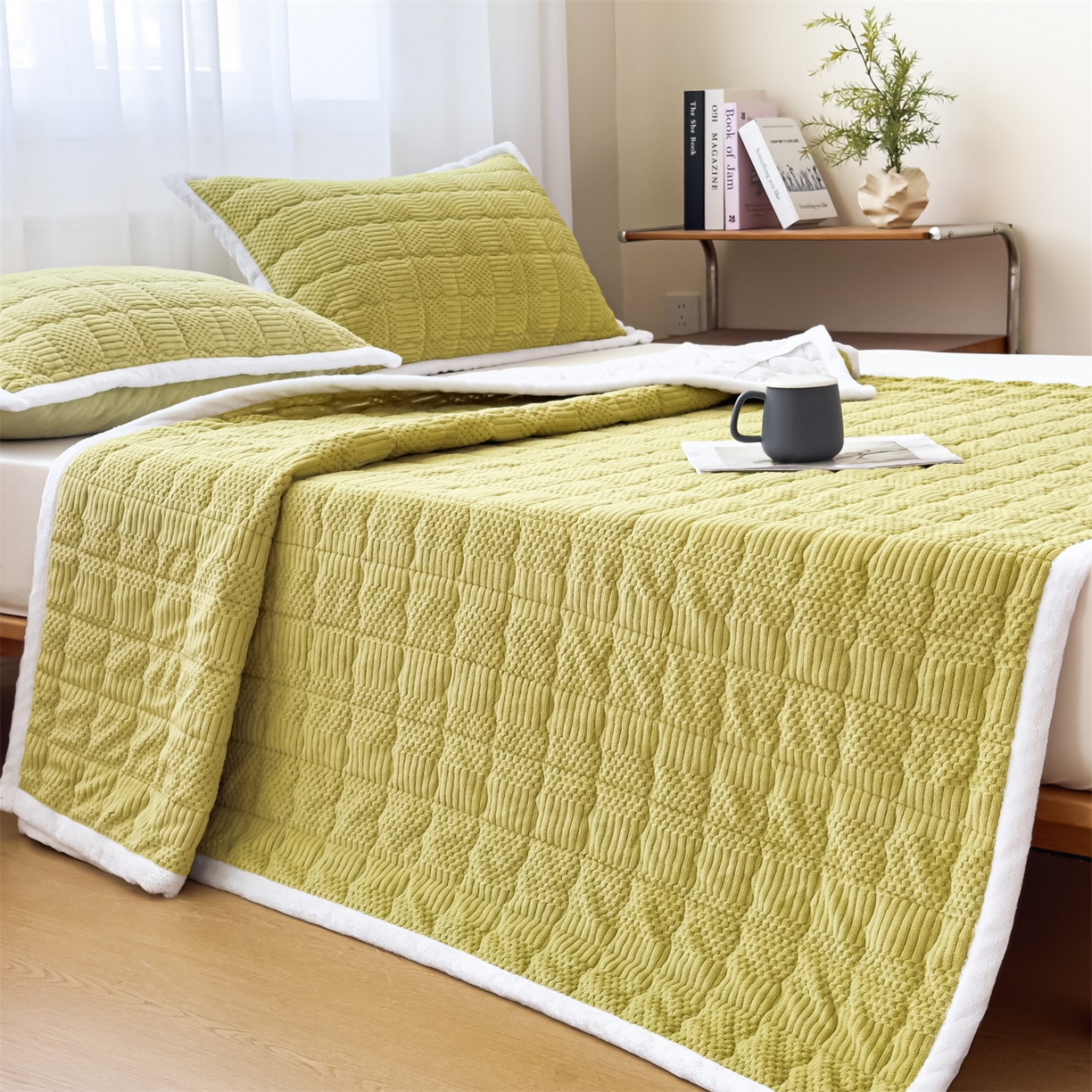 91家纺网 家纺一手货源 找家纺 恒爱家纺 2025新款牛奶绒提花床垫床褥 芥末黄