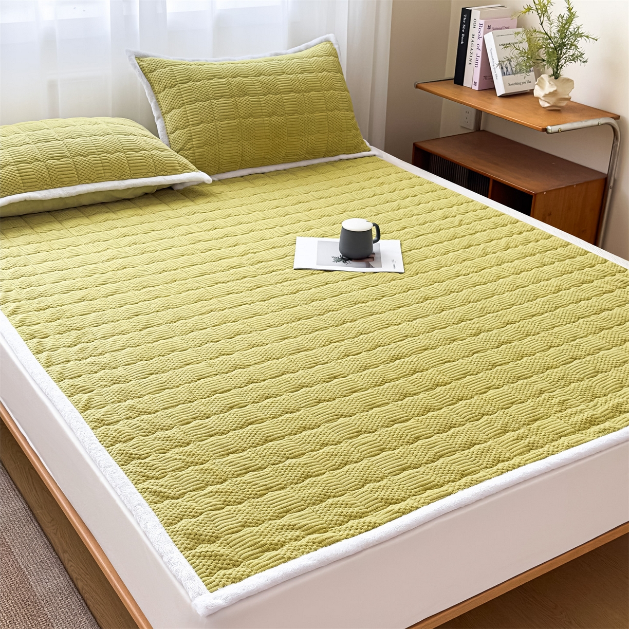 91家纺网 家纺一手货源 找家纺 恒爱家纺 2025新款牛奶绒提花床垫床褥 芥末黄