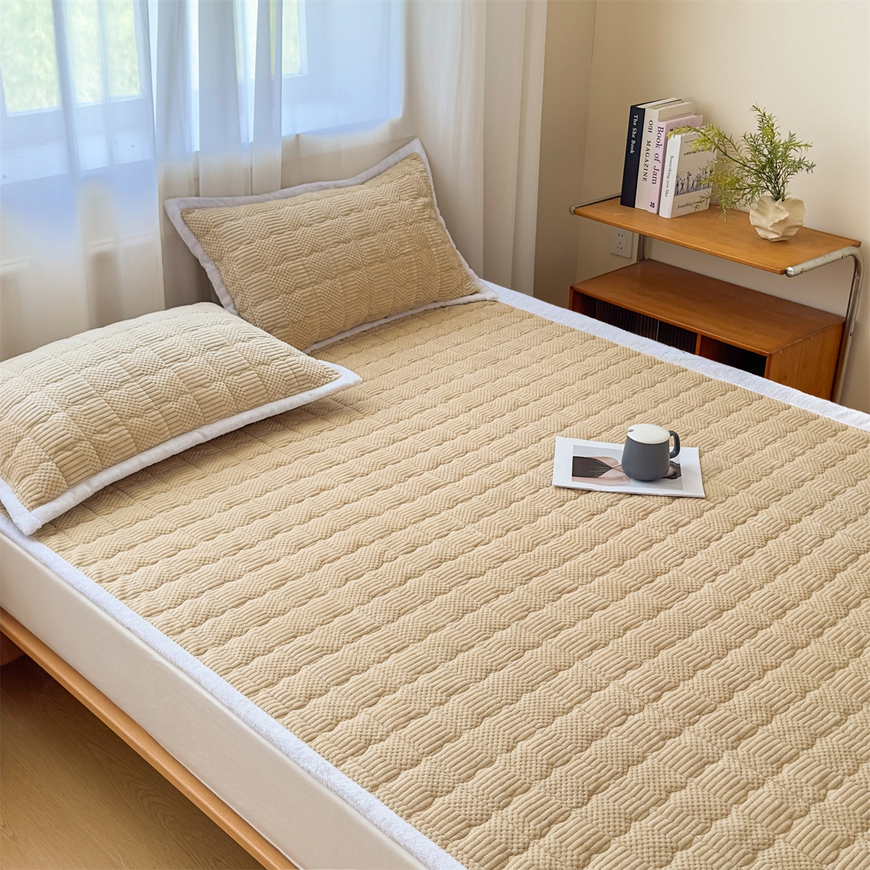 91家纺网 家纺一手货源 找家纺 恒爱家纺 2025新款牛奶绒提花床垫床褥 金典驼