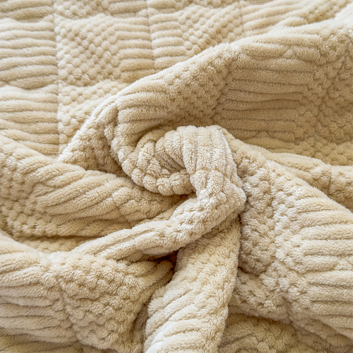 91家纺网 家纺一手货源 找家纺 恒爱家纺 2025新款牛奶绒提花床垫床褥 金典驼