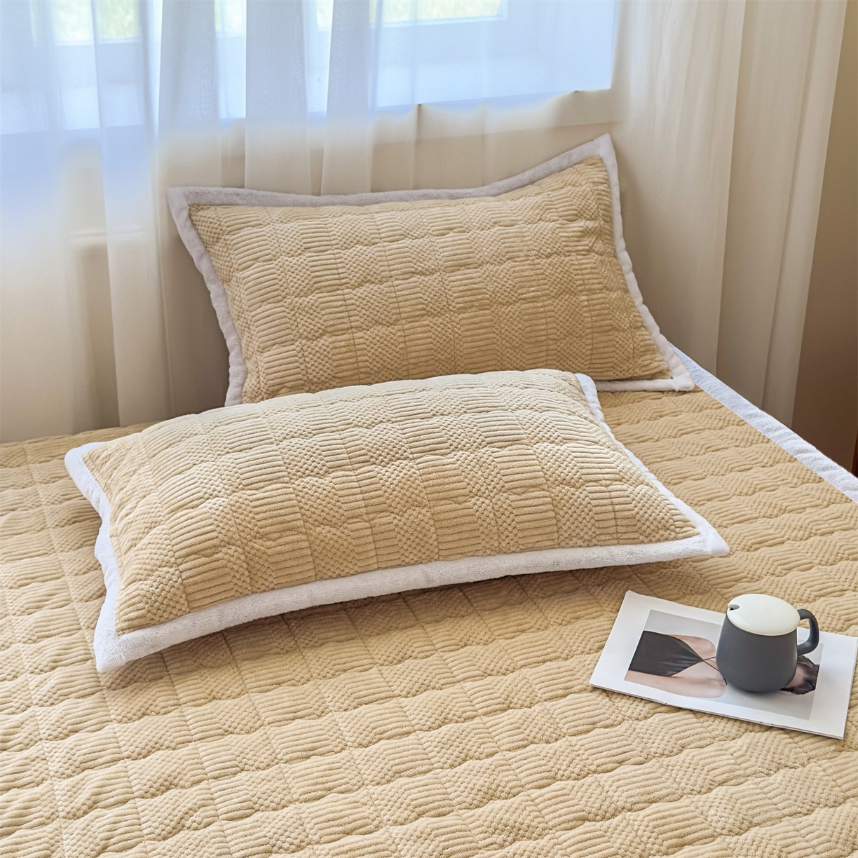 91家纺网 家纺一手货源 找家纺 恒爱家纺 2025新款牛奶绒提花床垫床褥 金典驼