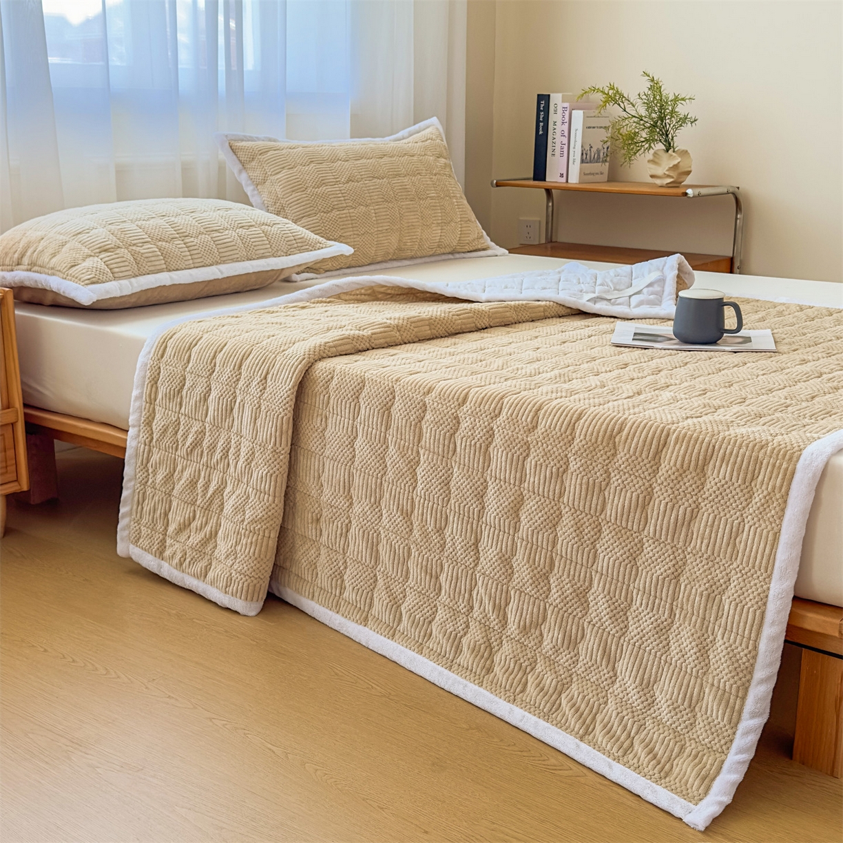 91家纺网 家纺一手货源 找家纺 恒爱家纺 2025新款牛奶绒提花床垫床褥 金典驼