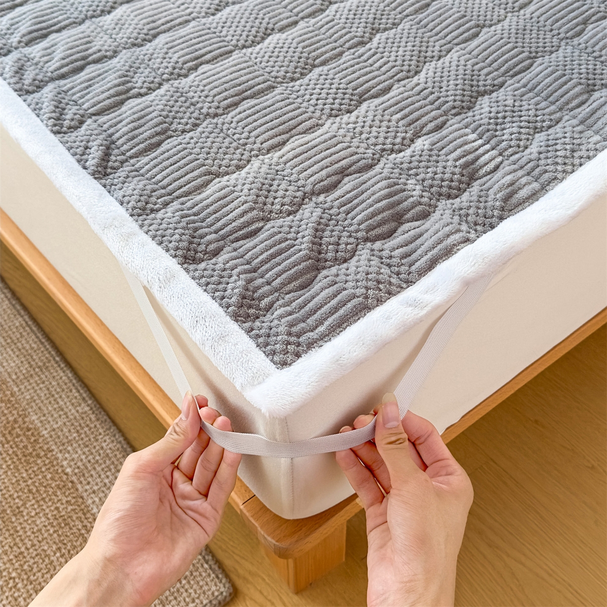 91家纺网 家纺一手货源 找家纺 恒爱家纺 2025新款牛奶绒提花床垫床褥 绅士灰