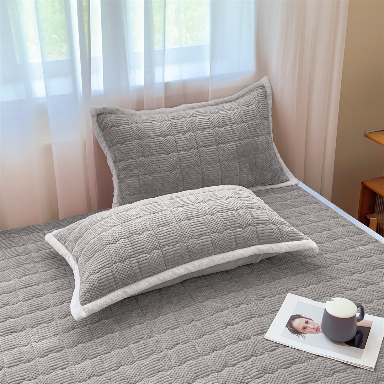 91家纺网 家纺一手货源 找家纺 恒爱家纺 2025新款牛奶绒提花床垫床褥 绅士灰