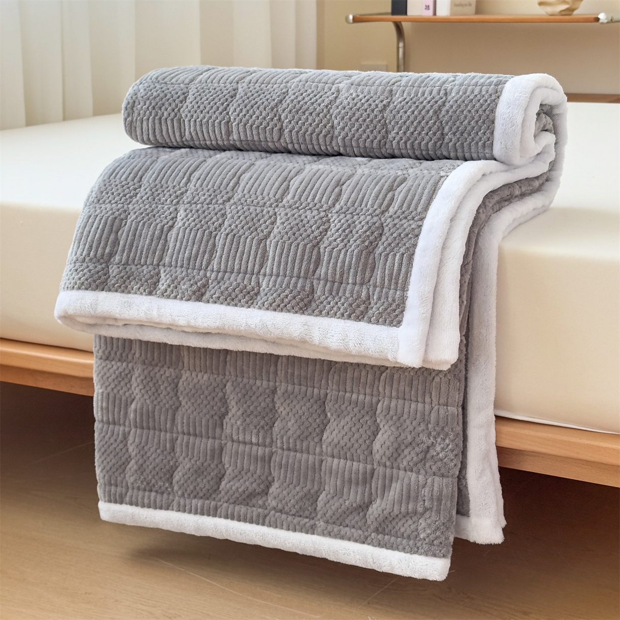 91家纺网 家纺一手货源 找家纺 恒爱家纺 2025新款牛奶绒提花床垫床褥 绅士灰