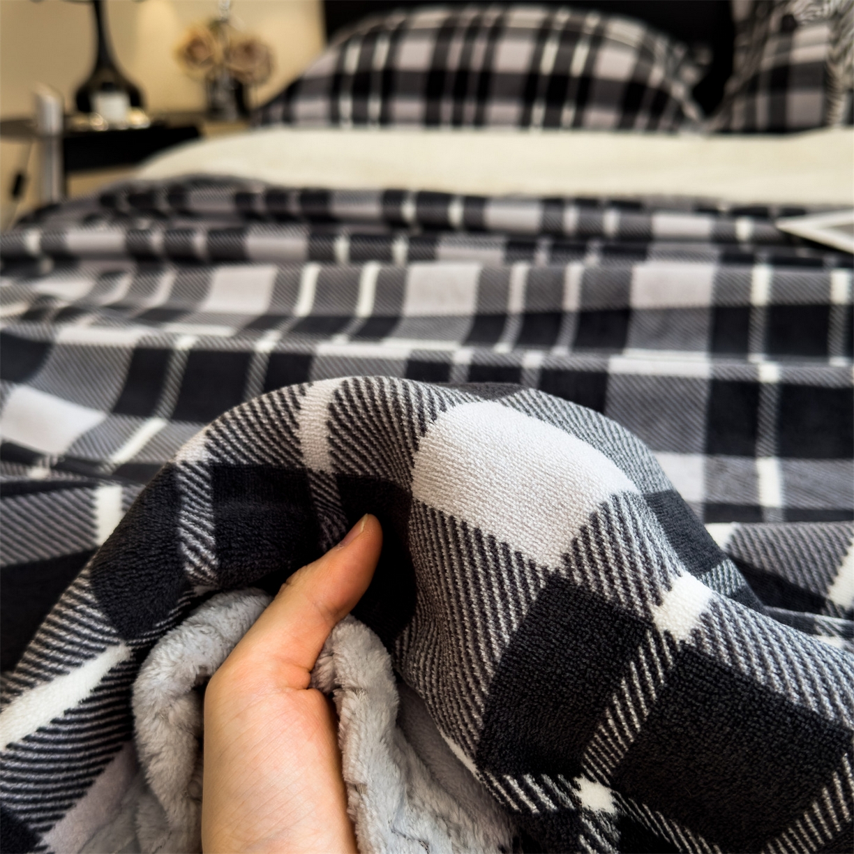 91家纺网 家纺一手货源 找家纺 （总）五月家纺 2025新款多功能牛奶绒中古无印风加厚毛毯