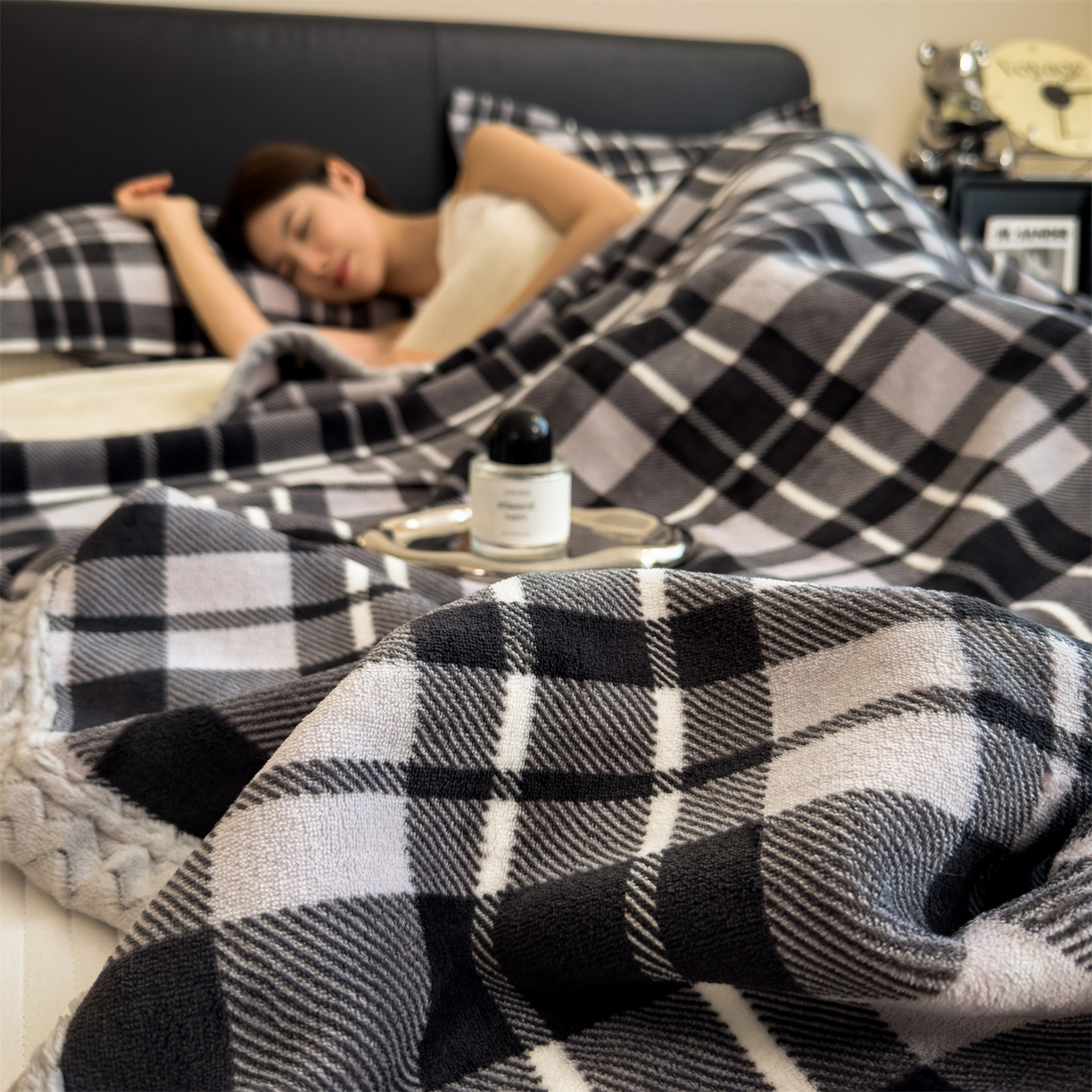 91家纺网 家纺一手货源 找家纺 （总）五月家纺 2025新款多功能牛奶绒中古无印风加厚毛毯