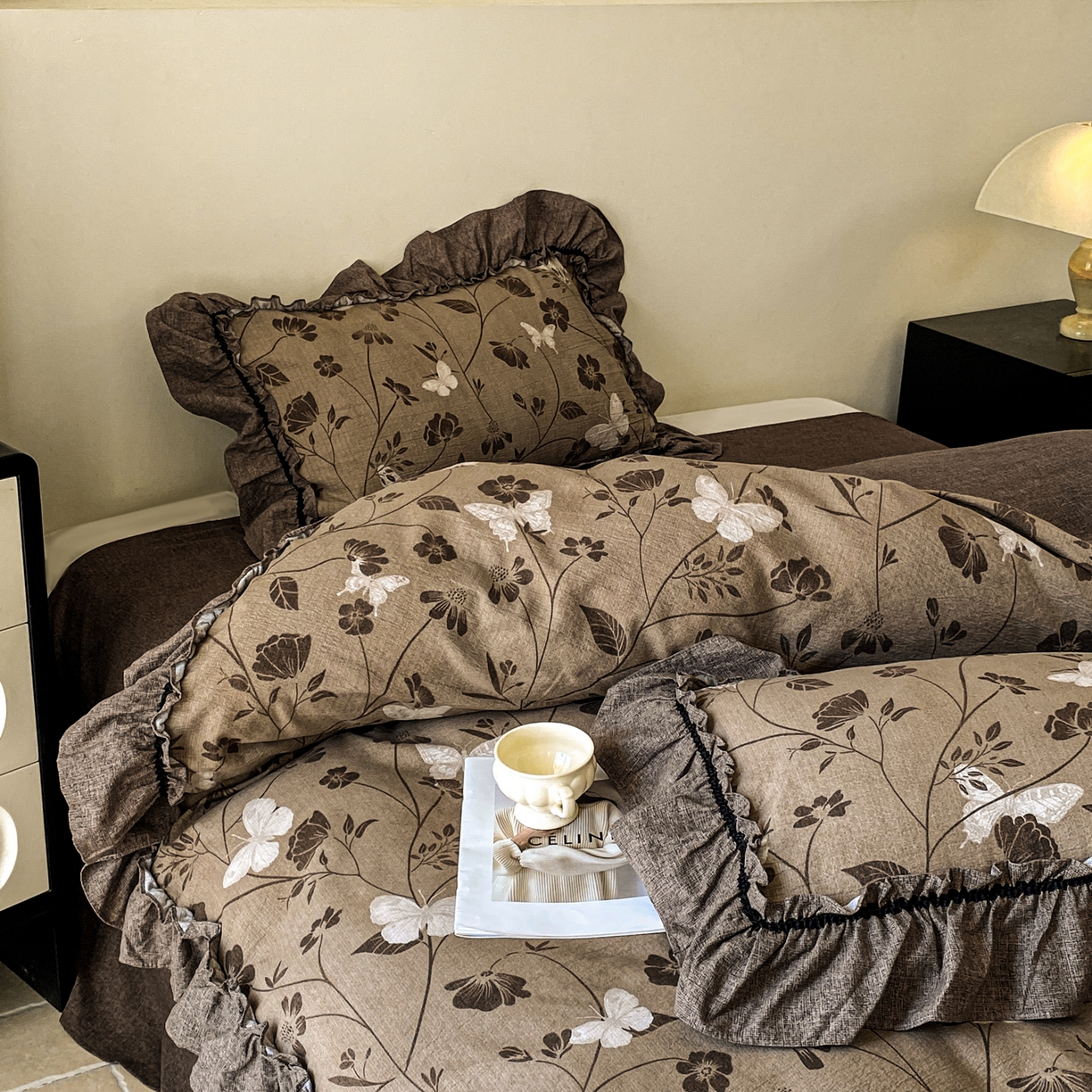 91家纺网 家纺一手货源 找家纺 梦纤绒 2025新款复古风亚麻原麻花边四件套 蝶之舞