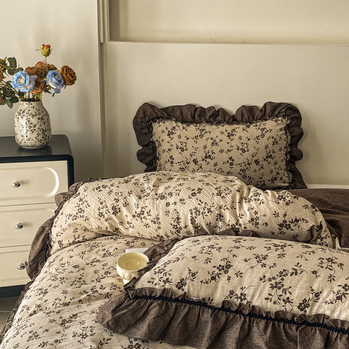 91家纺网 家纺一手货源 找家纺 梦纤绒 2025新款复古风亚麻原麻花边四件套 棕篱